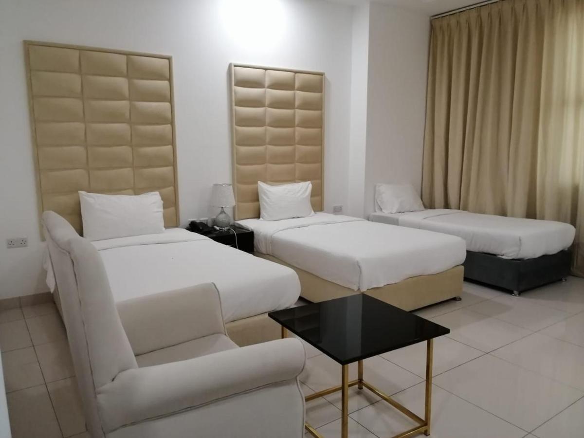 Parkside Plaza 3*
