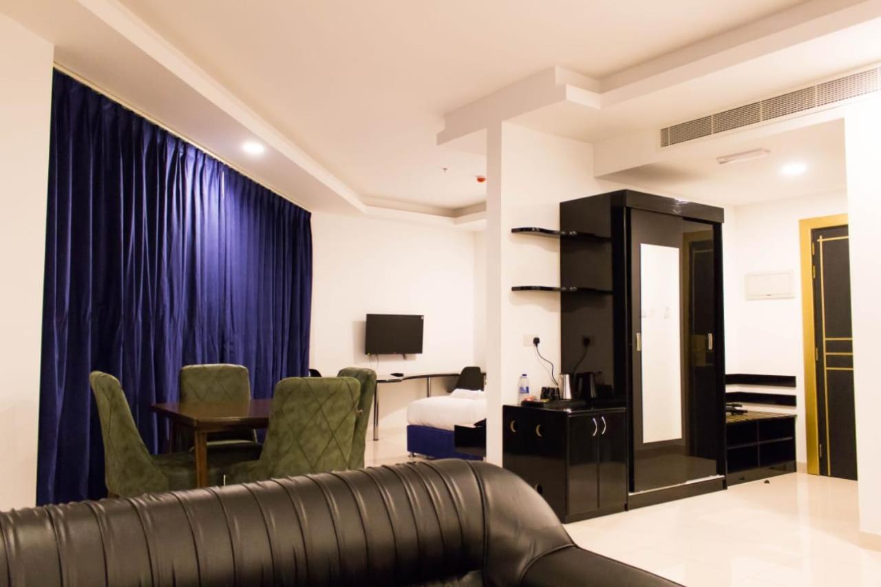 Parkside Plaza 3* Mascate