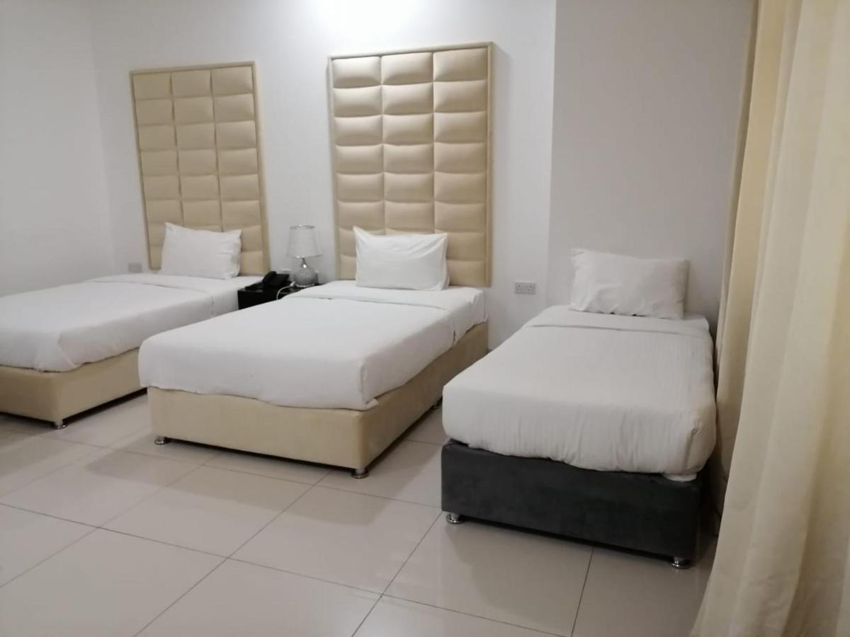 Parkside Plaza 3* Muscat