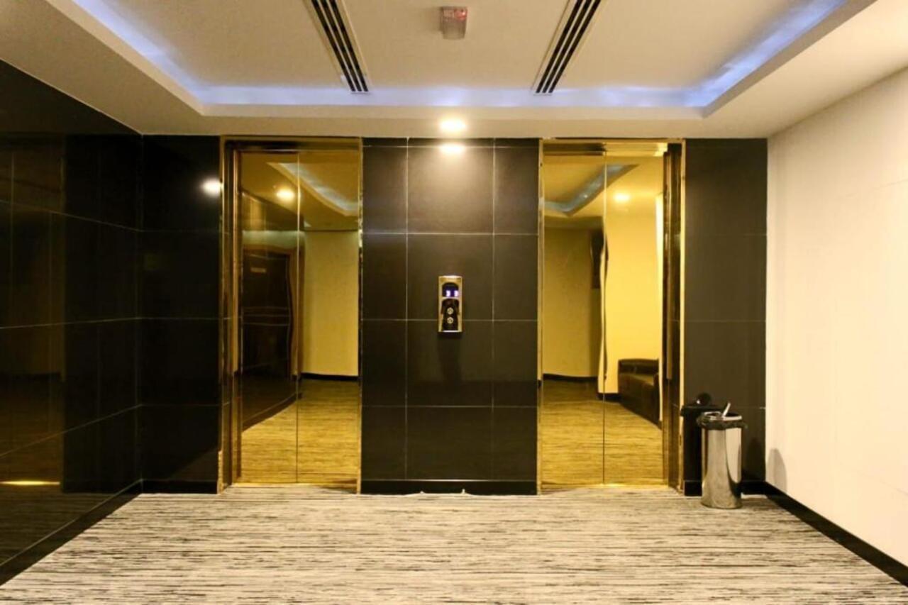 Parkside Plaza 3*